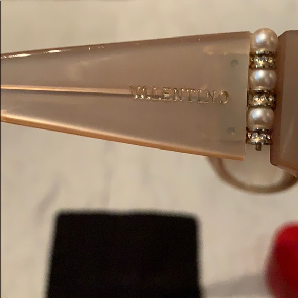 Authentic Valentino sunglasses - Picture 3 of 7